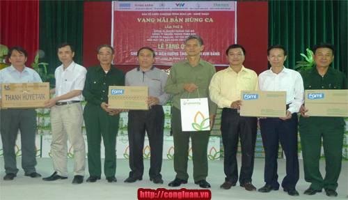 កម្មវិធីលាន់រន្ទឺជានិច្ចវីរបទចម្រៀងរំលឹកនូវប្រពៃណីវីរភាពរបស់កងទ័ពប្រជាជនវៀតណាម